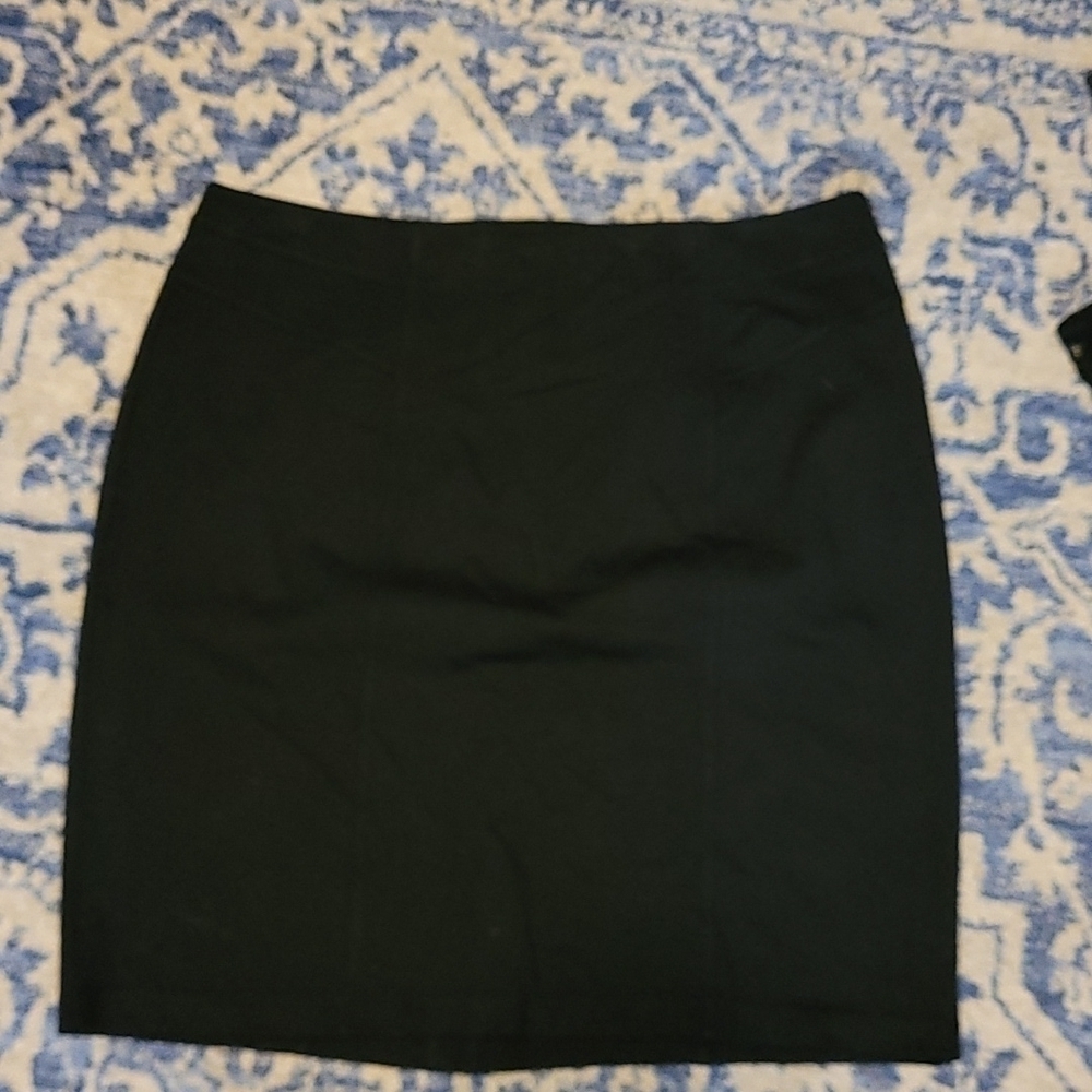 Chicos sz 2.5 us sz 14/16 black skirt WSK67